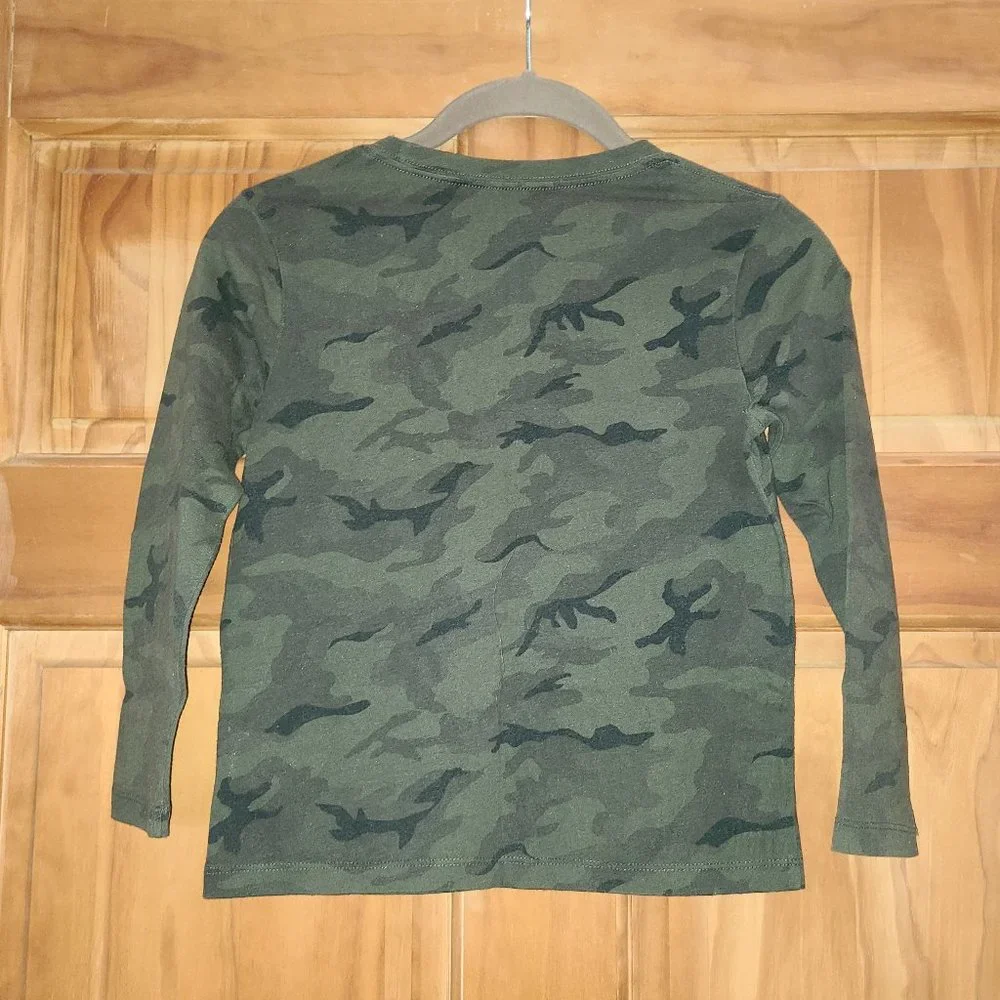 5/$30 Boys Old Navy Green Camouflaged Long Sleeve Shirt